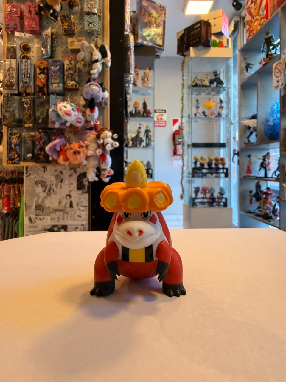 FIGURA CHIBI DE CROCALOR CON SU BOLA DE FUEGO