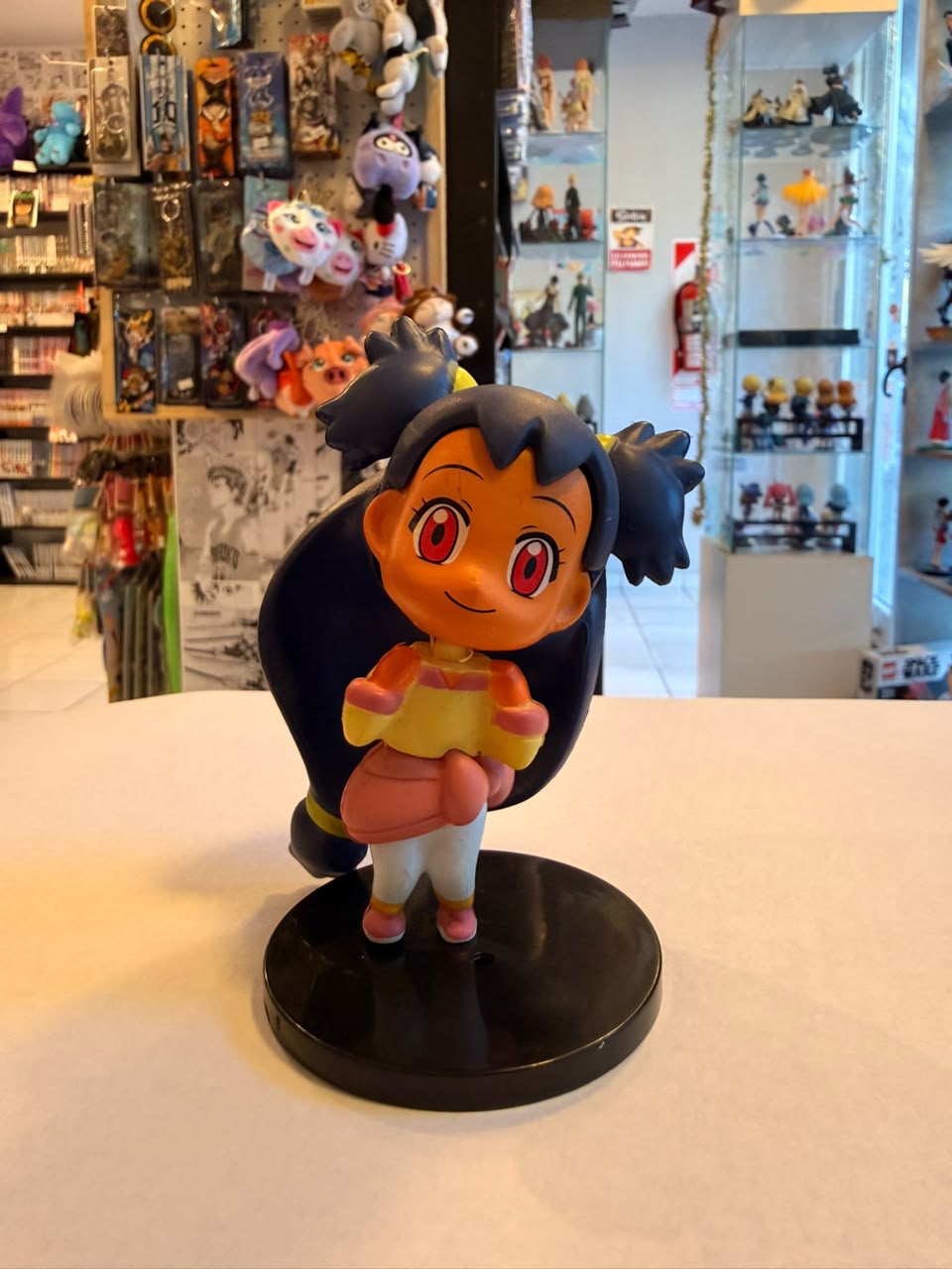 FIGURA CHIBI DE IRIS ENTRENADORA POKEMON