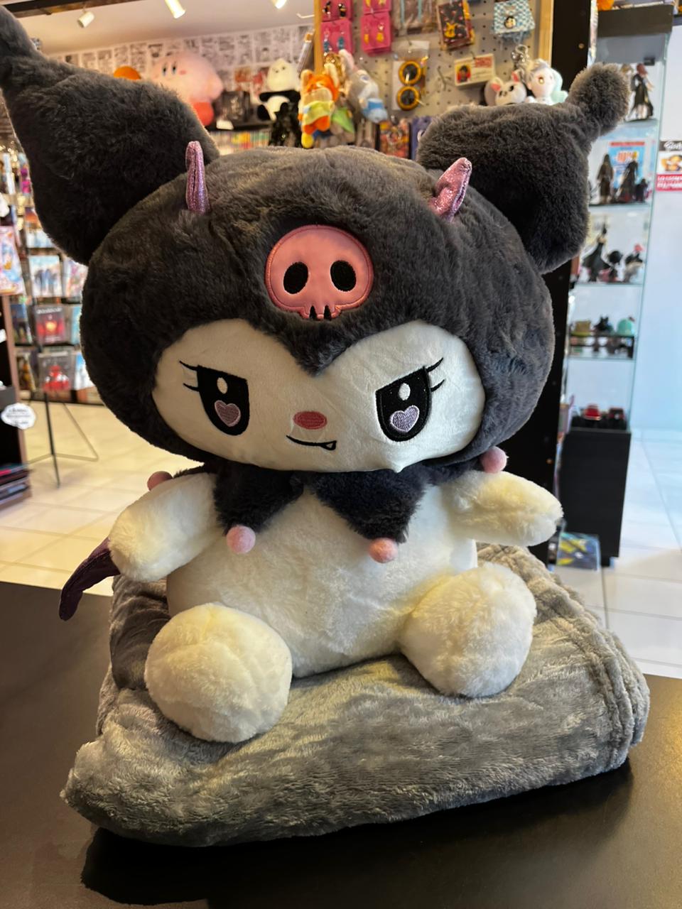 PELUCHE KUROMI CON MANTA