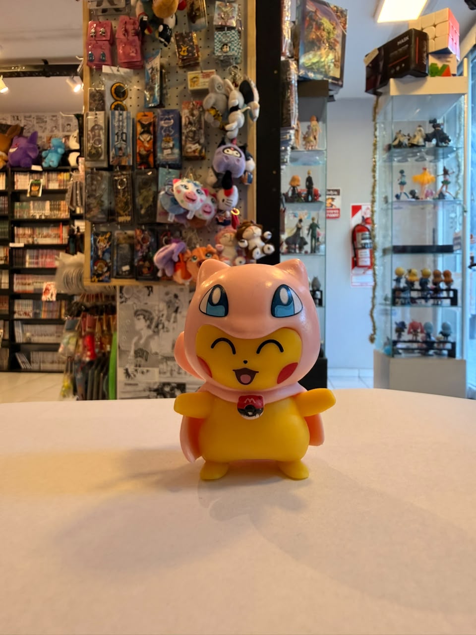 FIGURA CHIBI DE PIKACHU DISFRAZADO DE MEW