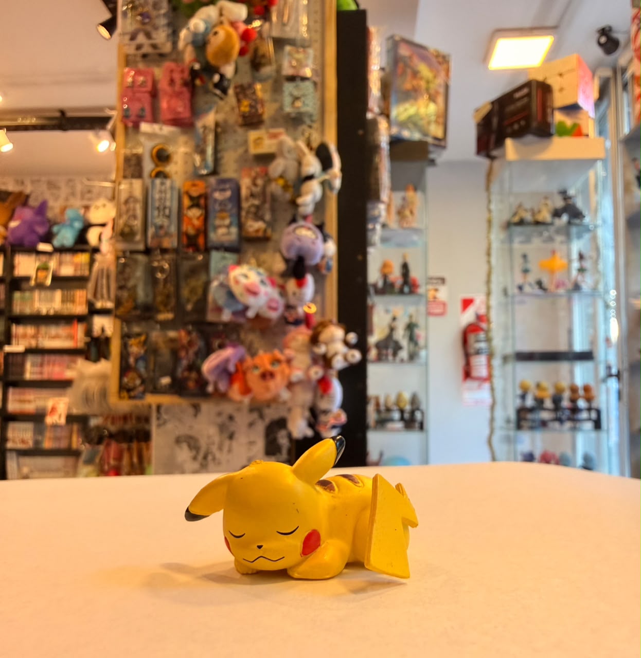 FIGURA GASHAPON DE PIKACHU DURMIENDO