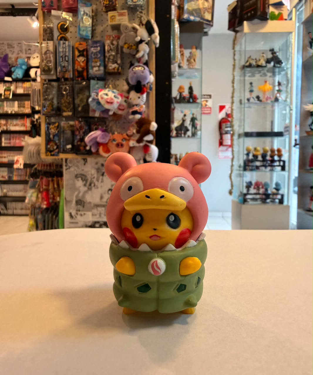 FIGURA CHIBI DE PIKACHU DISFRAZADO DE MEGA SLOWBRO