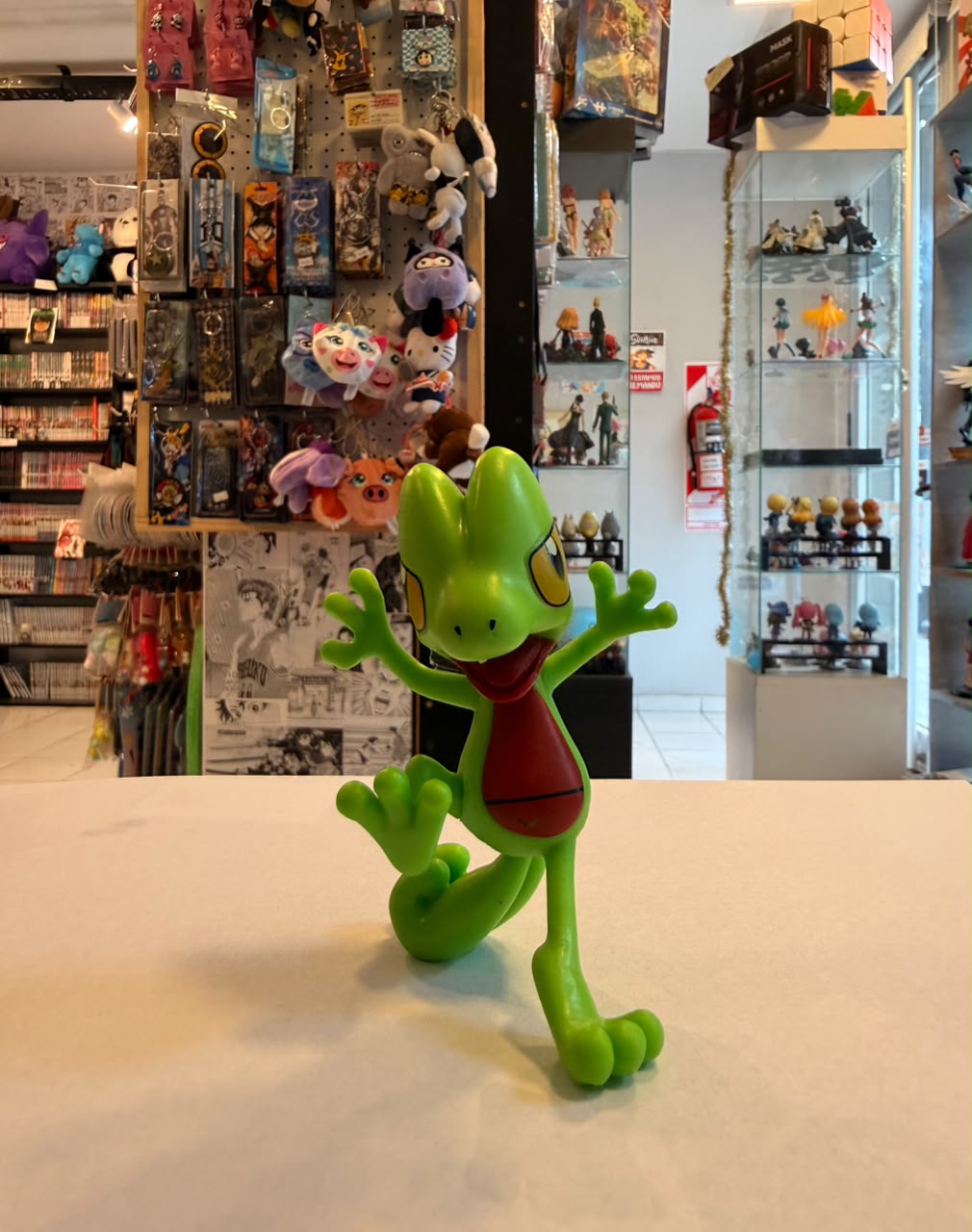 FIGURA CHIBI DE TREECKO POSE DE ACCION