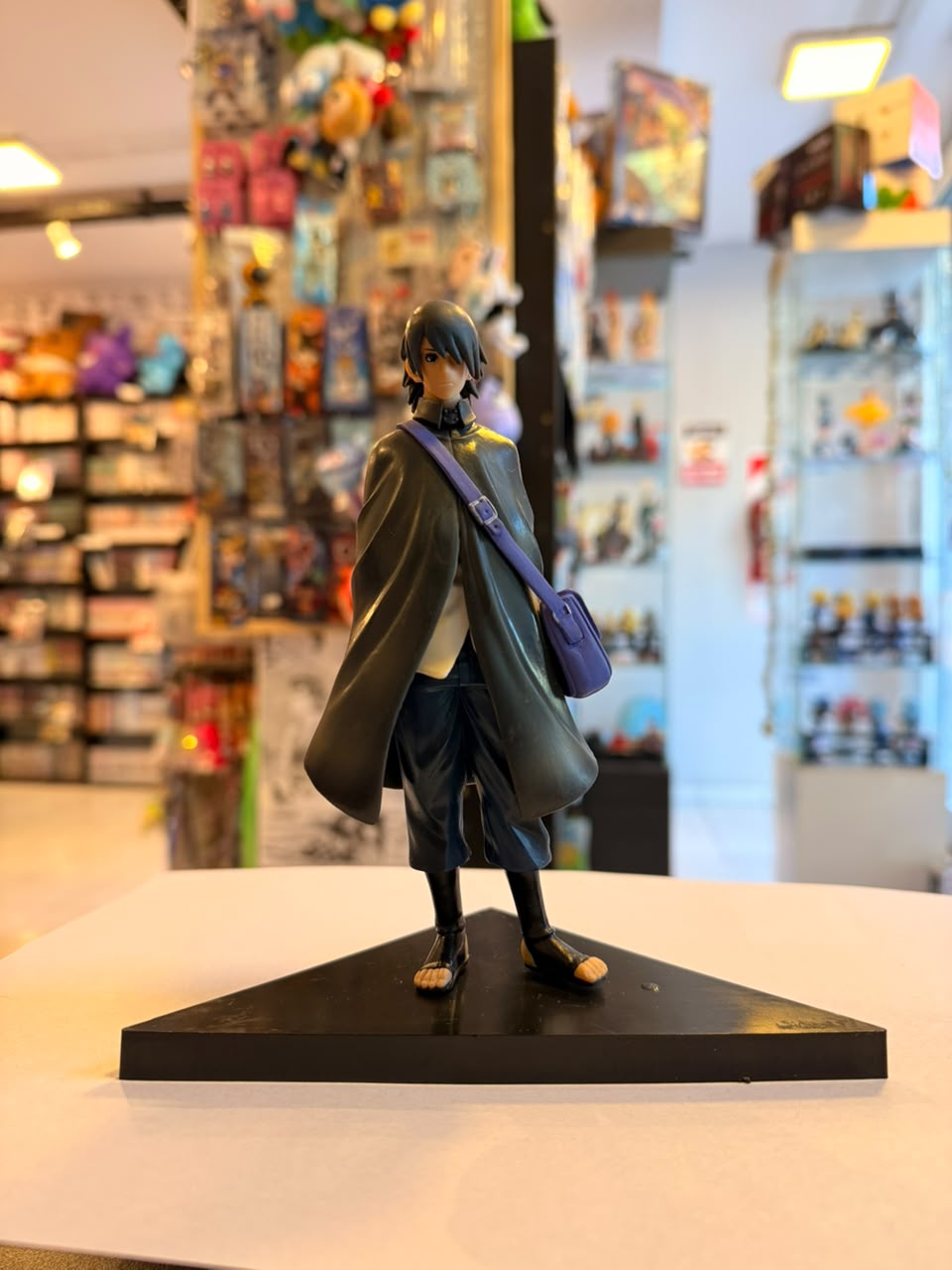 FIGURA DE SASUKE EN ETAPA ADULTA