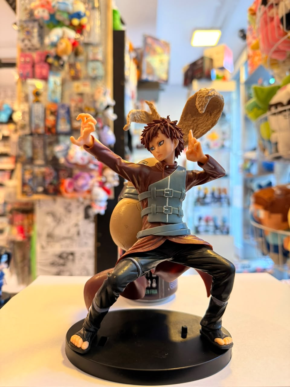 FIGURA DE GAARA EN POSE DE COMBATE