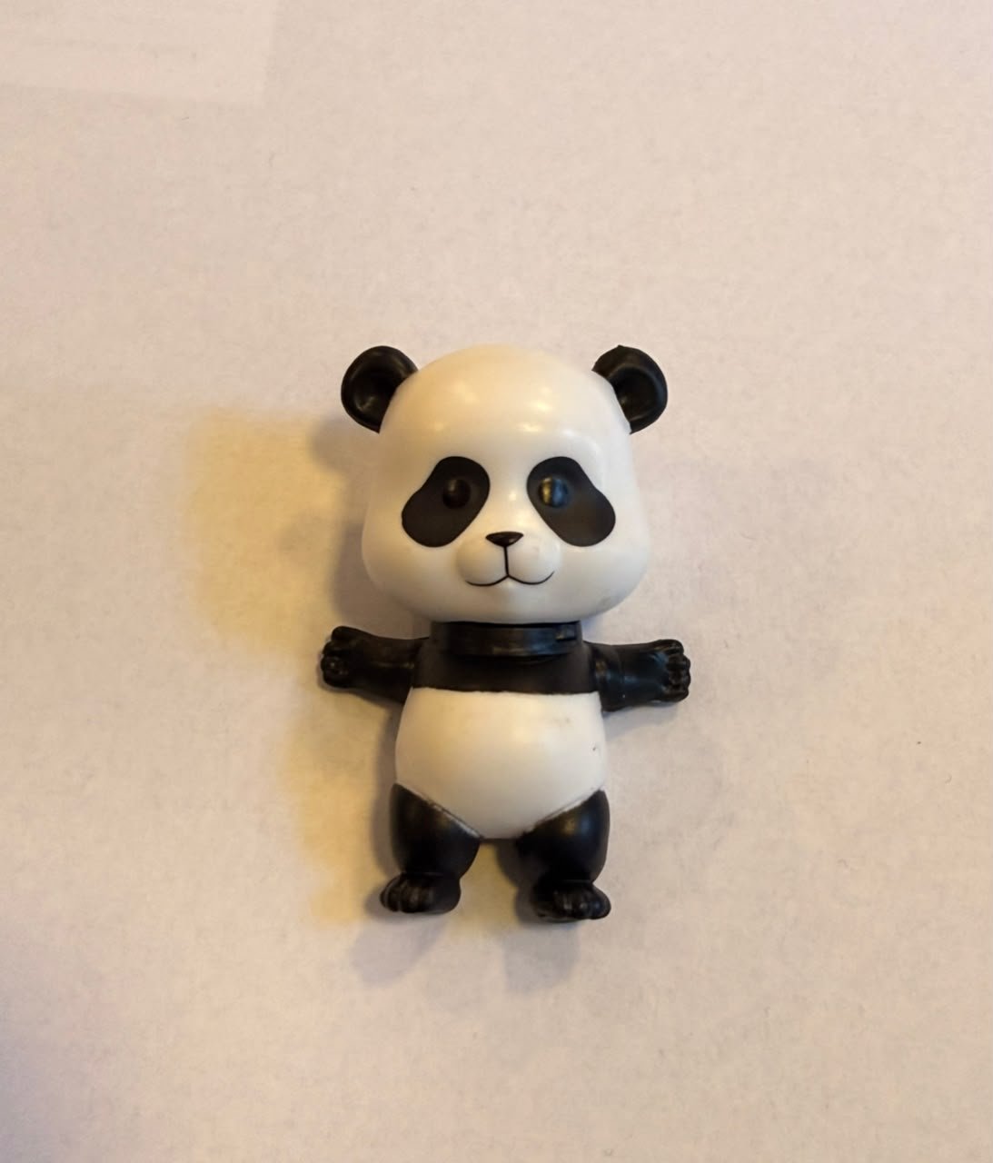 FIGURA GASHAPON DE PANDA ACOSTADO