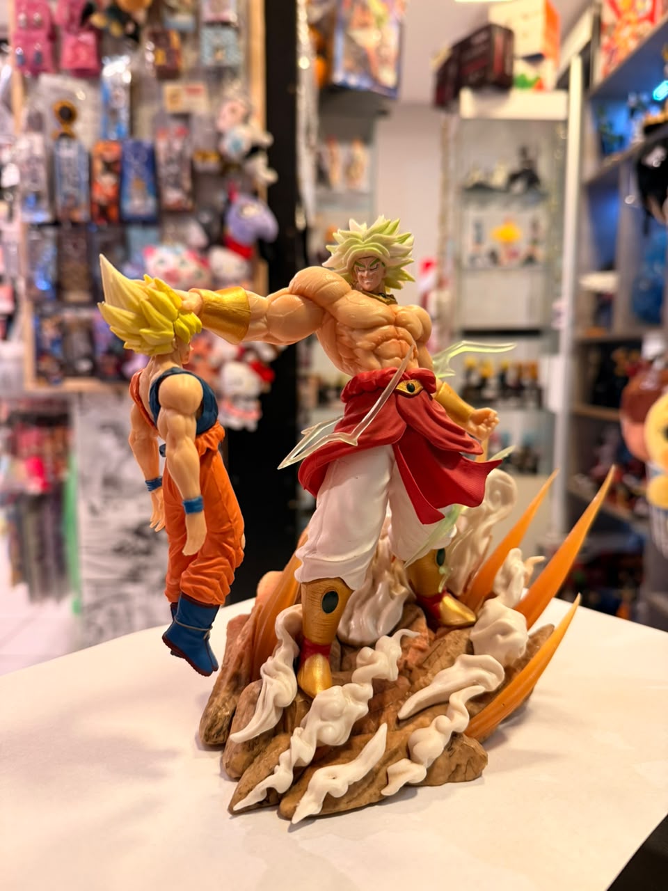 FIGURA DIORAMA DE BROLY SOSTENIENDO A GOKU foto 2
