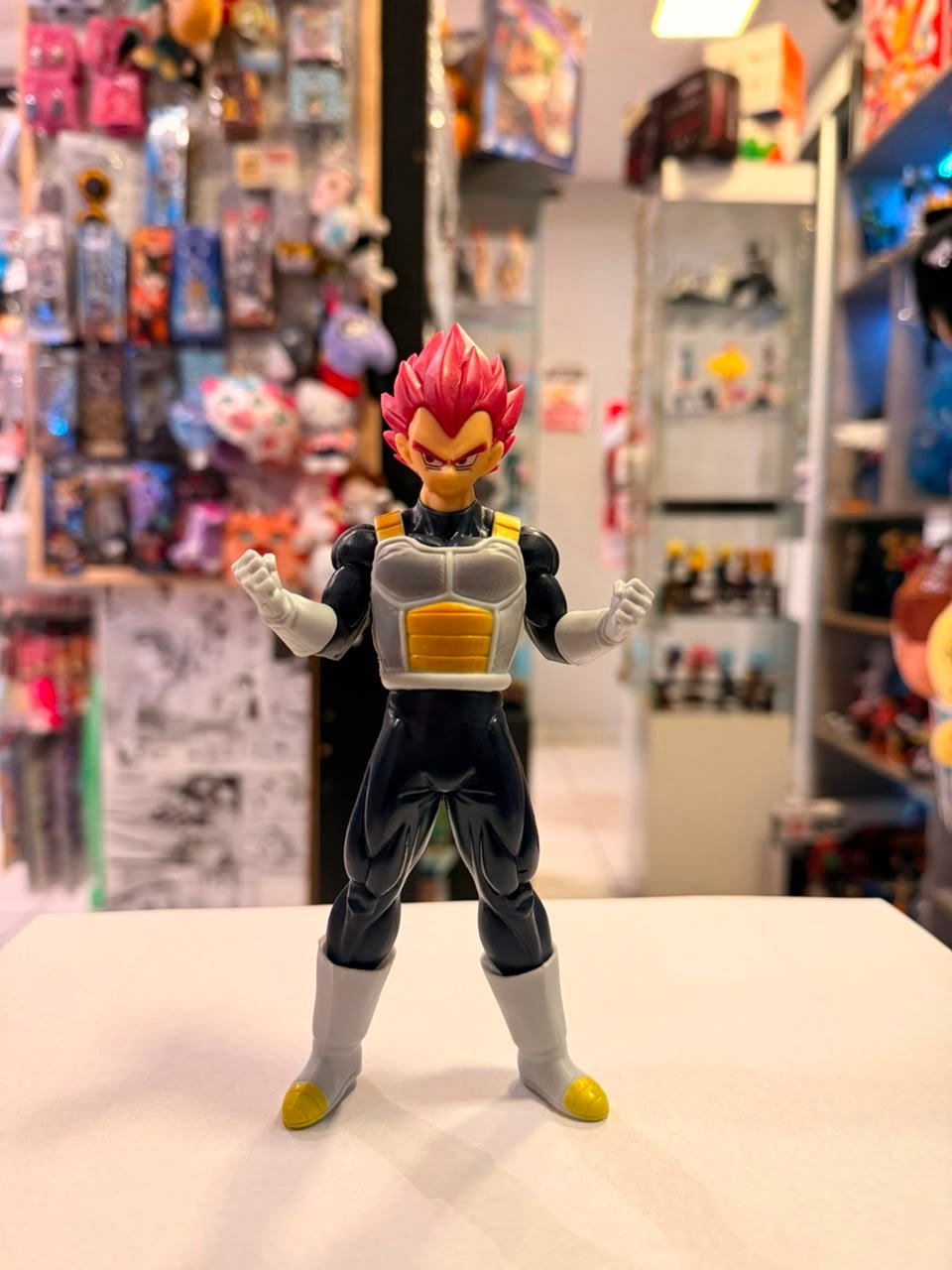 FIGURA DE VEGETA FORMA SUPER SAIYAN DIOS