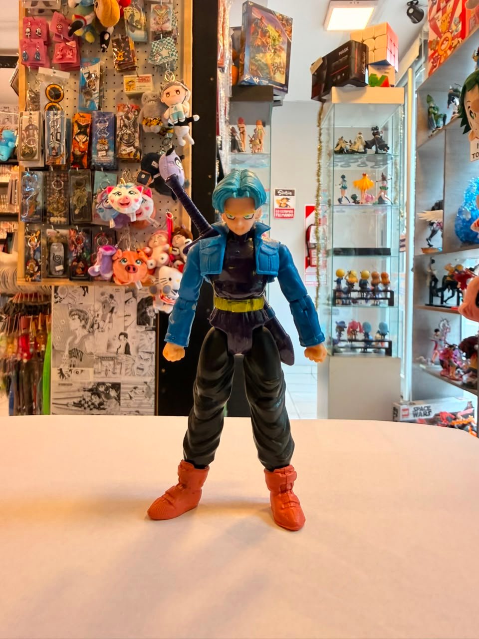FIGURA DE TRUNKS DEL FUTURO DE BANDAI
