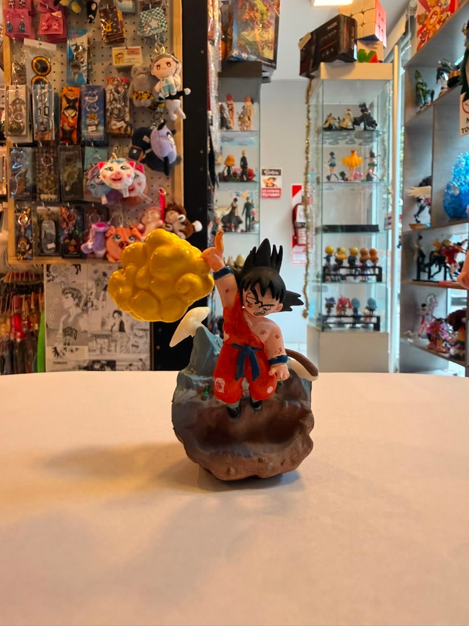 FIGURA GASHAPON DE GOKU NIÑO SOBRE NUBE VOLADORA