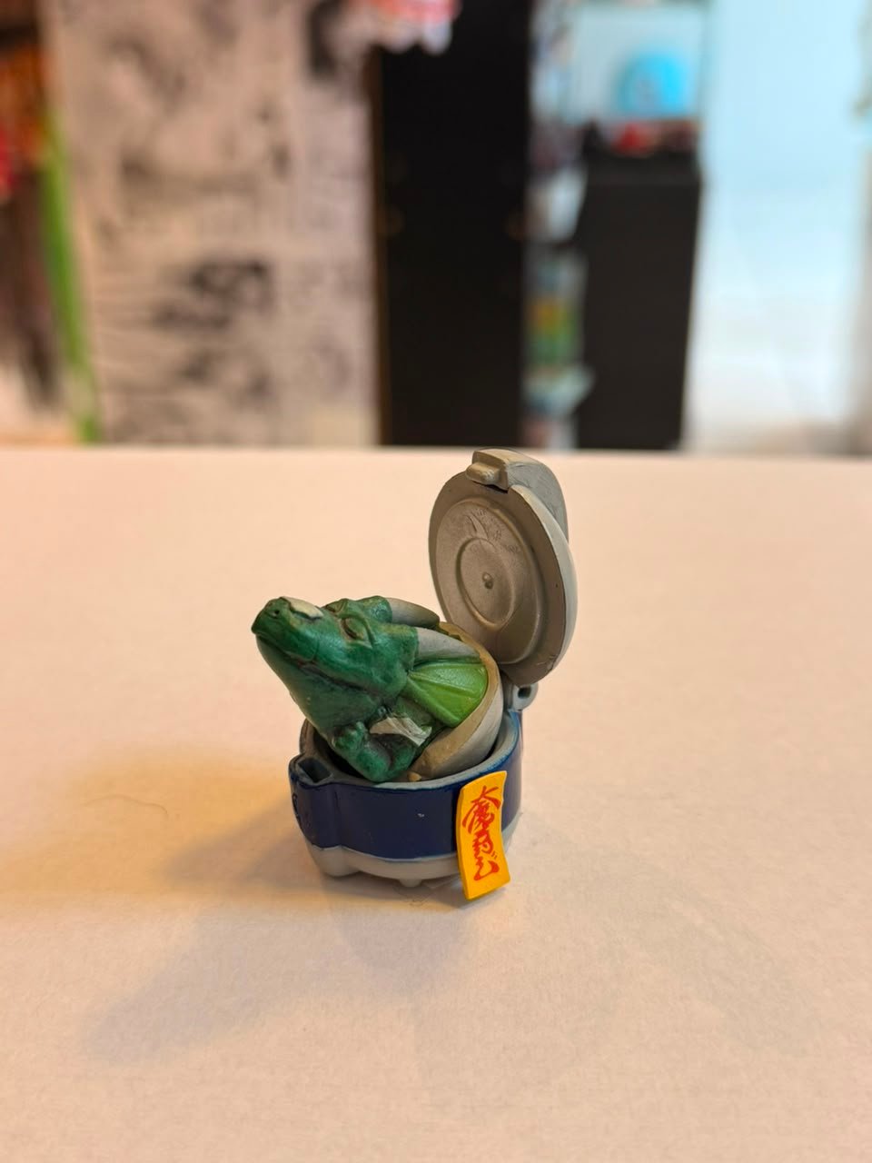 FIGURA GASHAPON DE PICCOLO EN CAPSULA