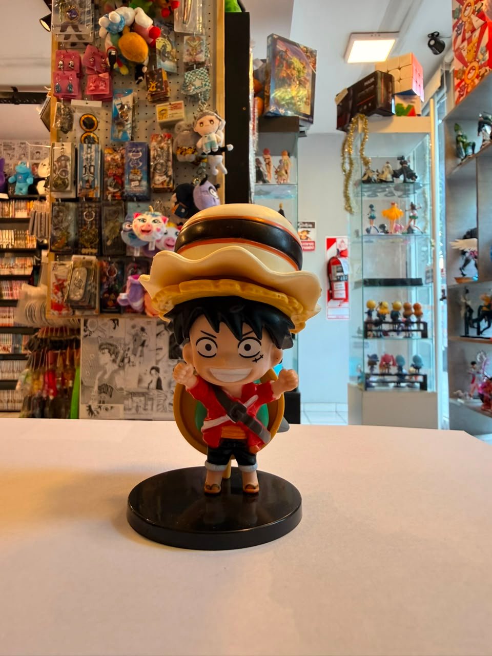 FIGURA CHIBI DE MONKEY D. LUFFY CON LOS BRAZOS ABIERTOS