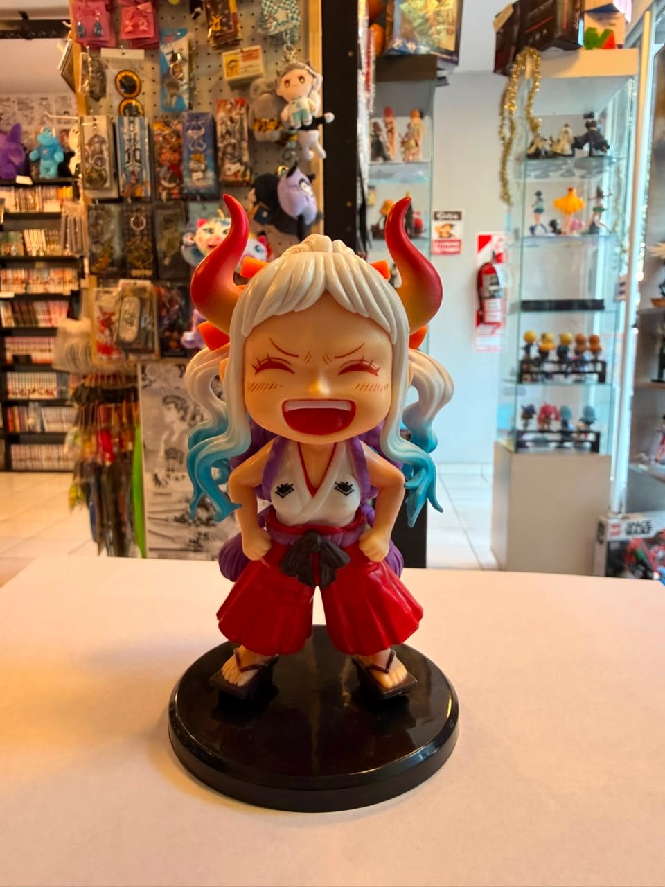 FIGURA DE YAMATO SONRIENDO CON SUS CUERNOS