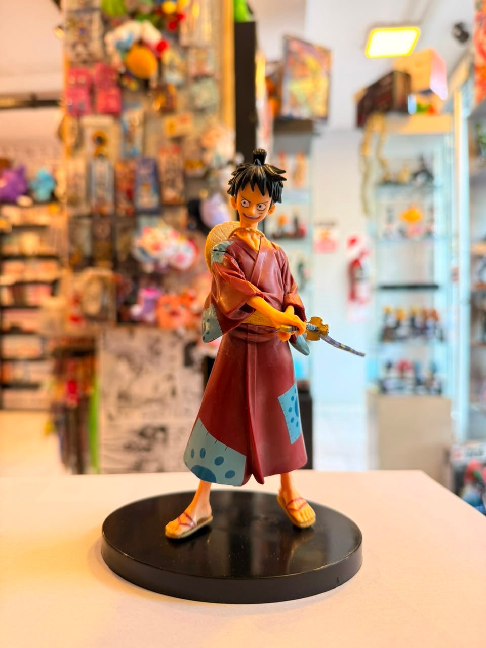 FIGURA DE MONKEY D. LUFFY CON ATUENDO DEL ARCO DE WANO