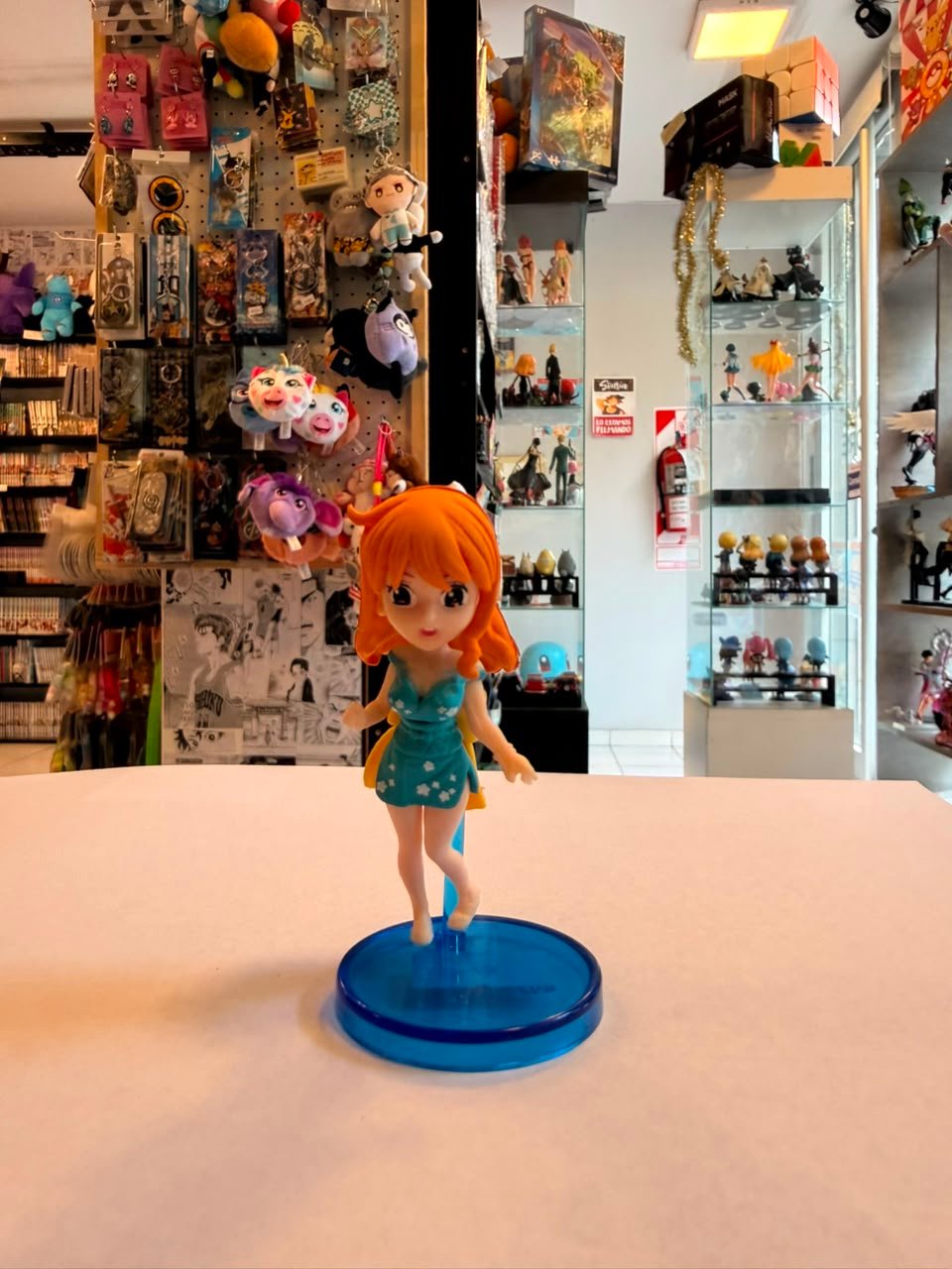 FIGURA GASHAPON DE NAMI CON ATUENDO DEL ARCO DE WANO COUNTRY