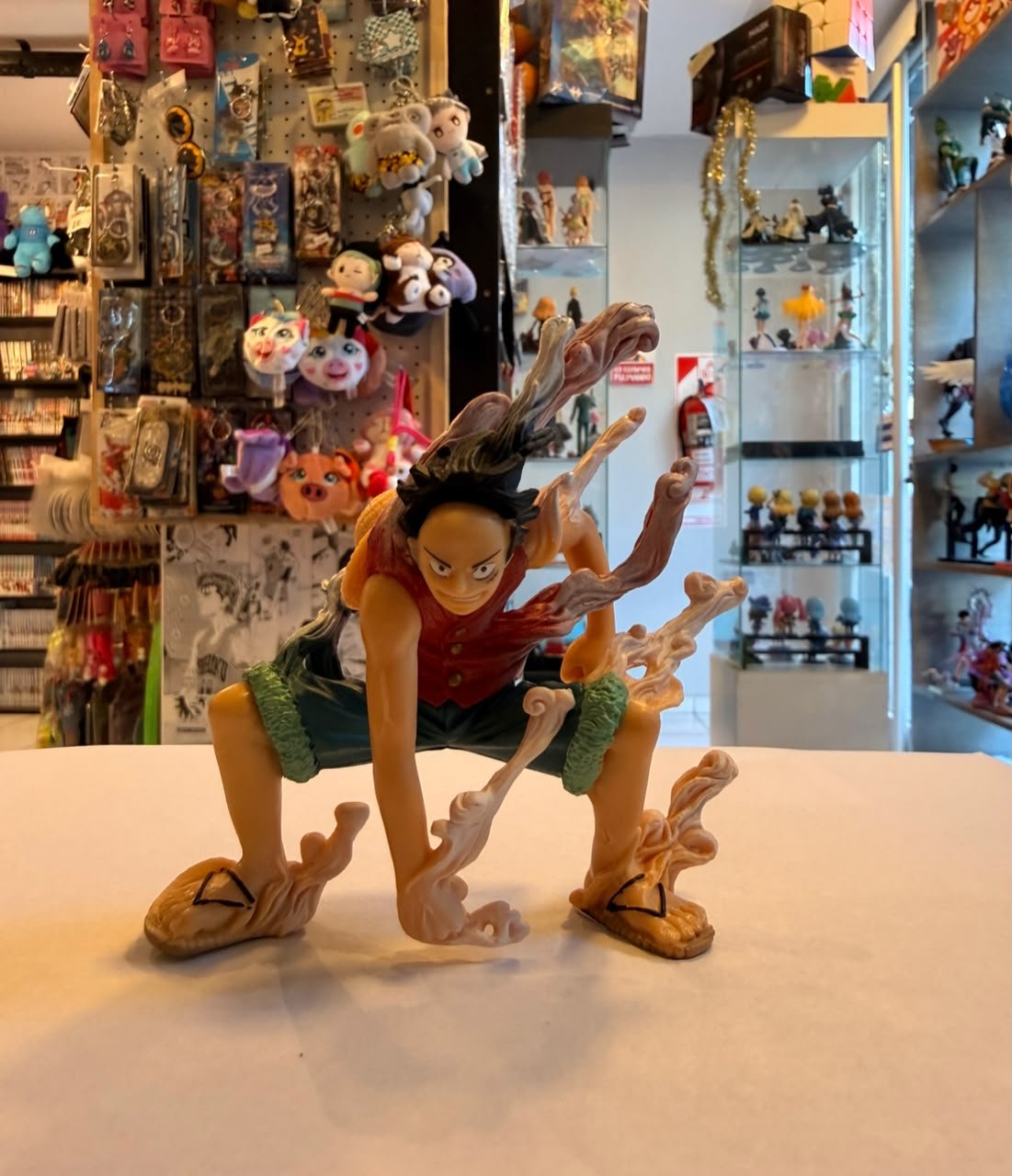 FIGURA DE MONKEY D. LUFFY EN POSE DE BATALLA SIMULANDO SU ENERGIA