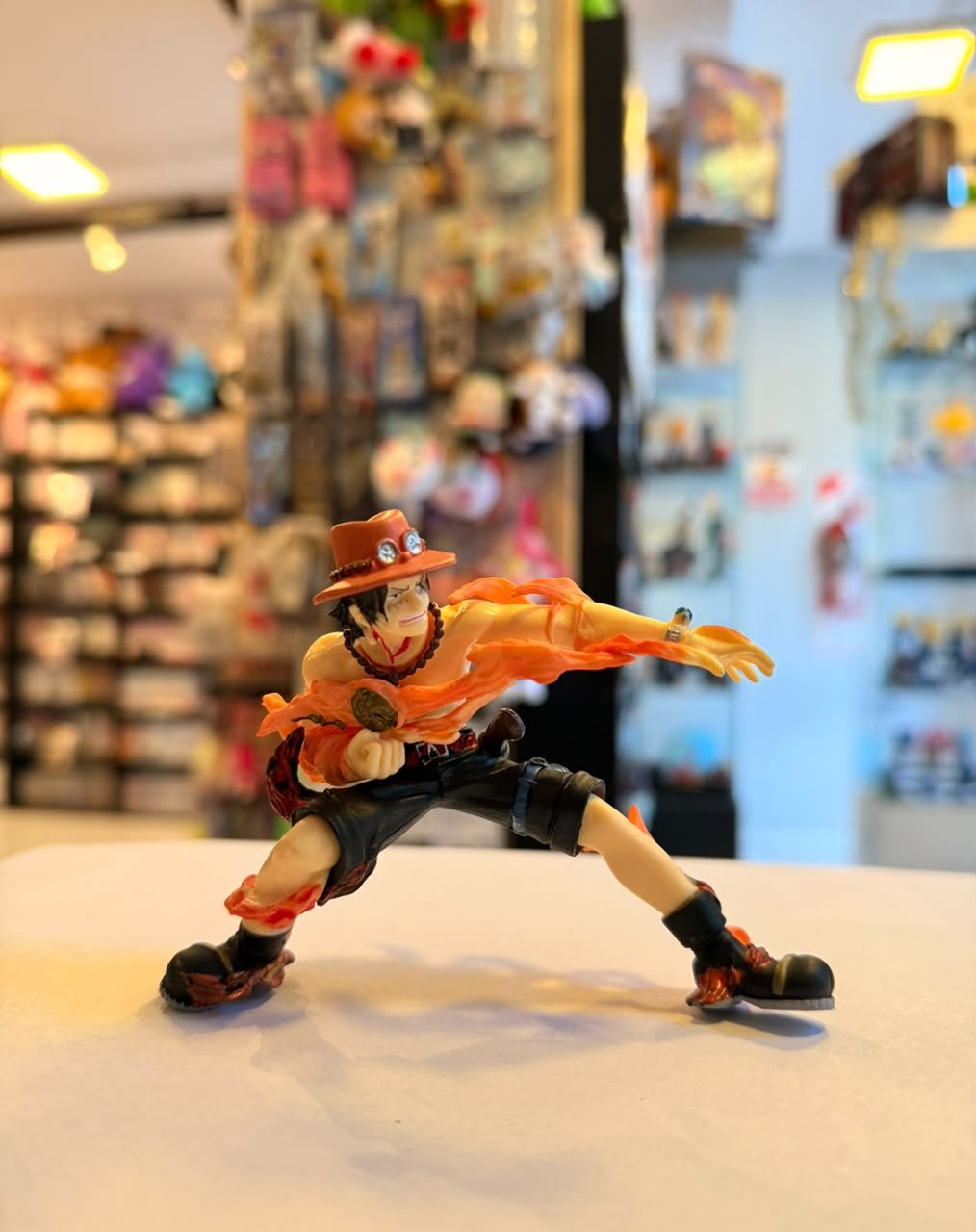 FIGURA DE ACE CON SU ATAQUE DE "PUÑO DE FUEGO"