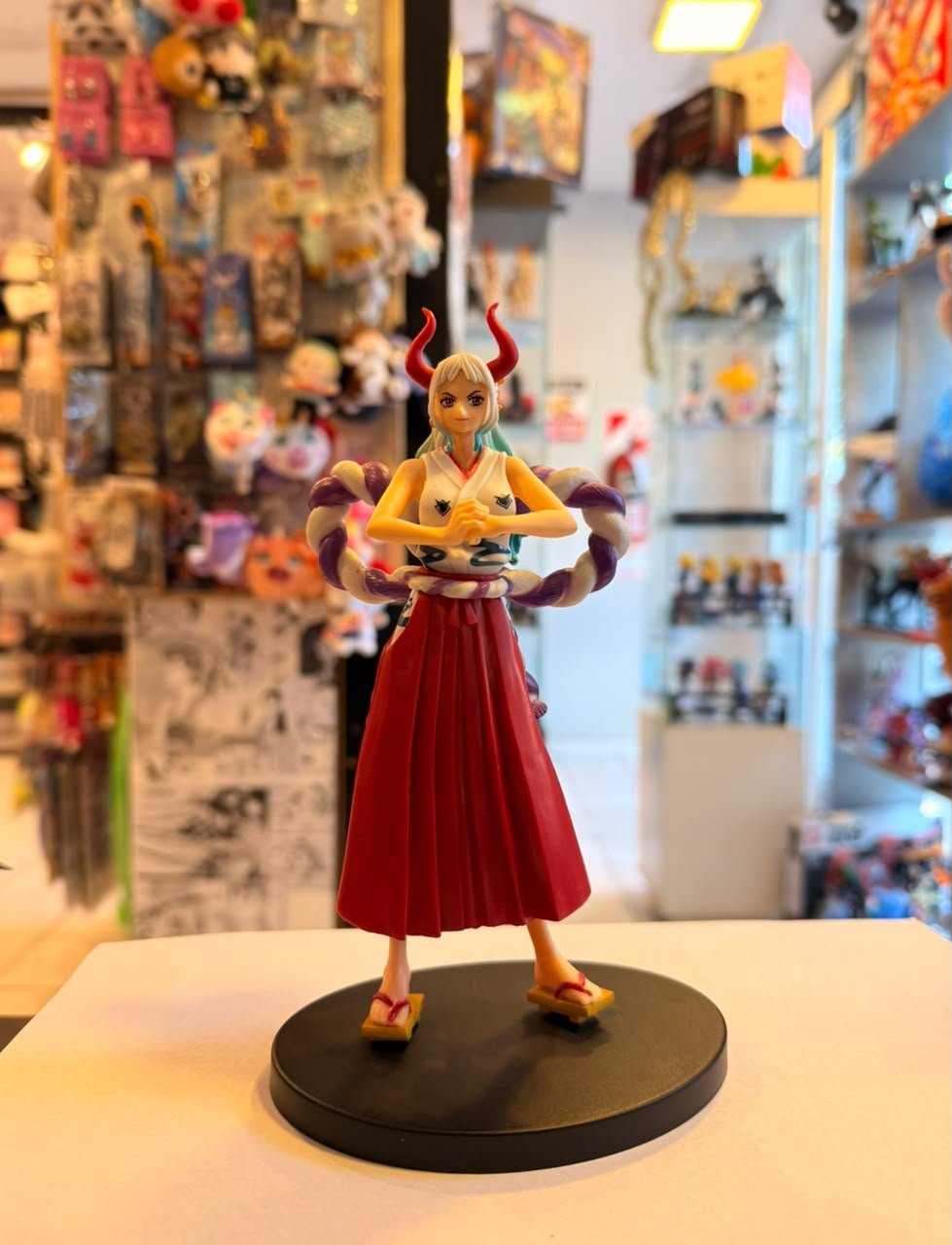 FIGURA DE YAMATO CON SU ATUENDO TRADICIONAL DEL ARCO DE WANO