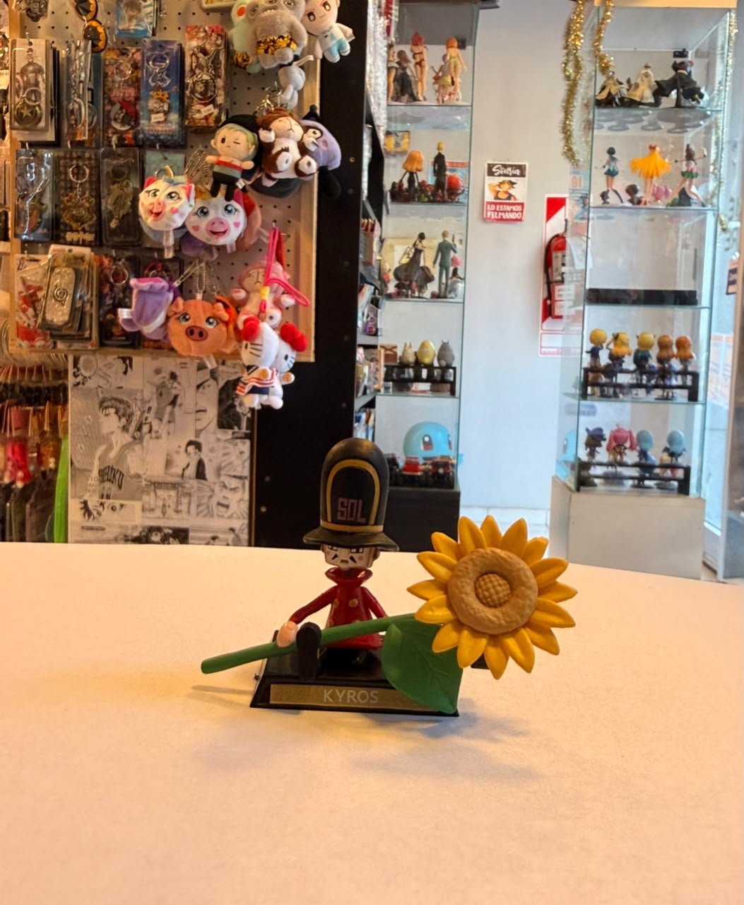 FIGURA GASHAPON DE ELEMENTOS ICONICOS DE KYROS