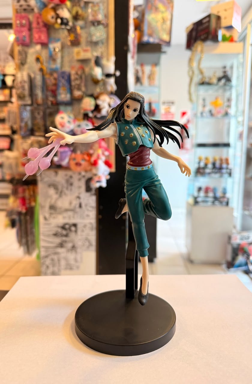 FIGURA DE ILLUMI ZOLDYCK EN TECNICA DE NEN Y SOSTENIENDO LETALES AGUJAS