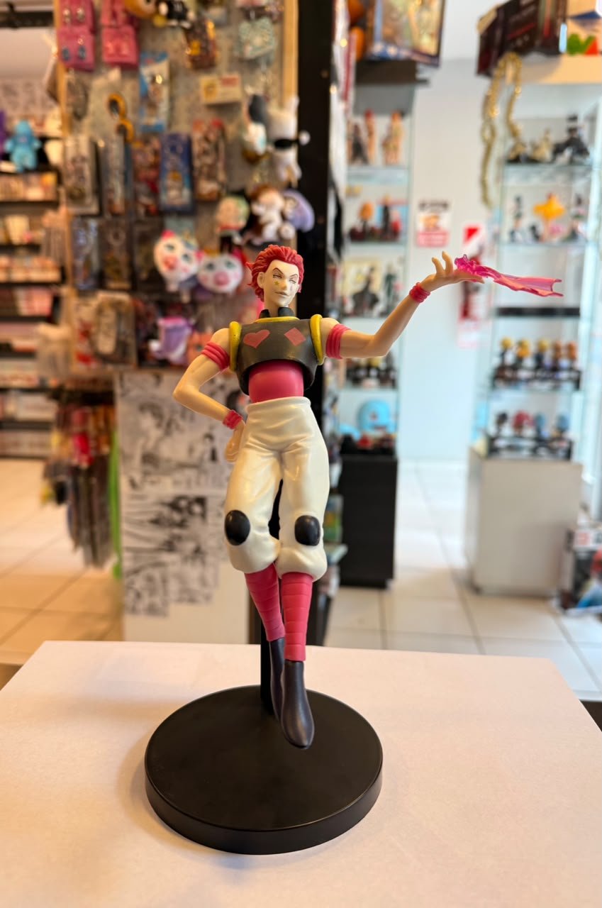 FIGURA DE HISOKA MOROW EN POSTURA DE COMBATE