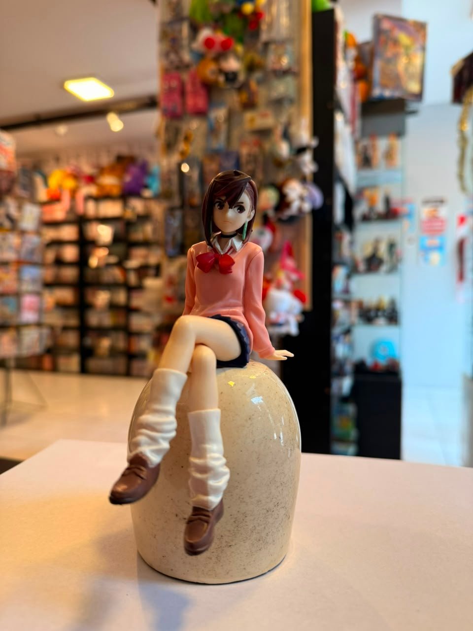 FIGURA DE MOMO AYASE SENTADA Y TURBO ABUELA CHIBI NEGRO foto 2