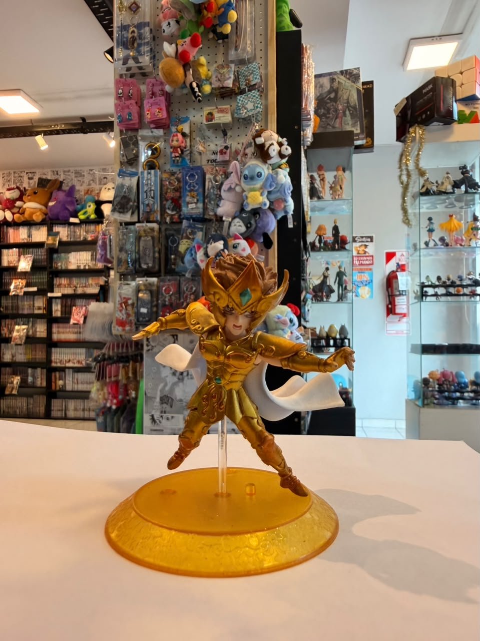 FIGURA CHIBI DE AIORIA DE LEO DORADO SIMULANDO UN SALTO