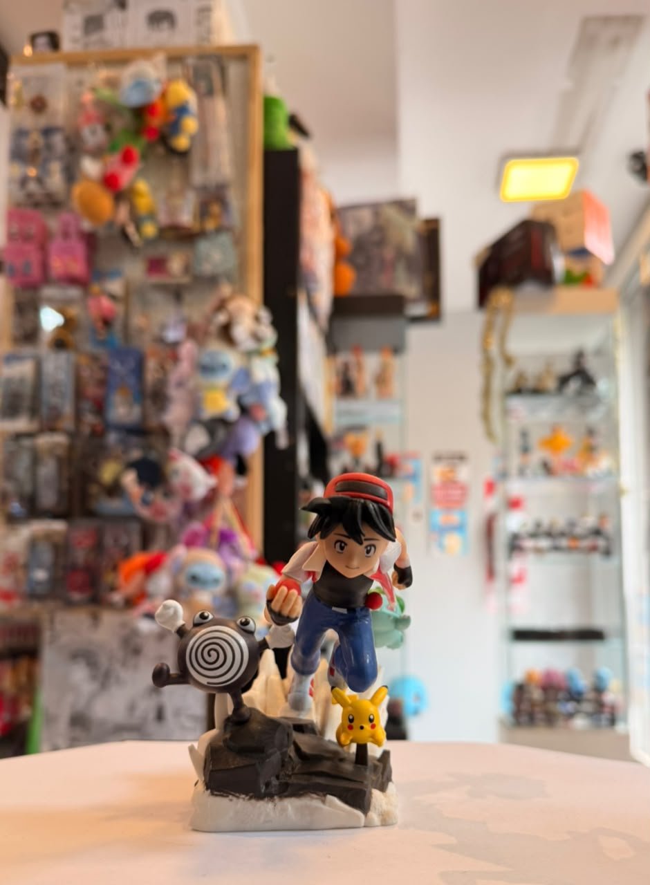 FIGURA DE ASH CON PIKACHU, BULBASAUR Y POLIWHIRL