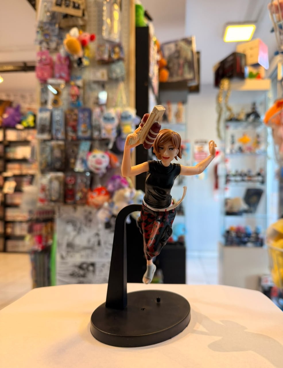 FIGURA DE NOBARA EN POSE DINAMICA DE COMBATE
