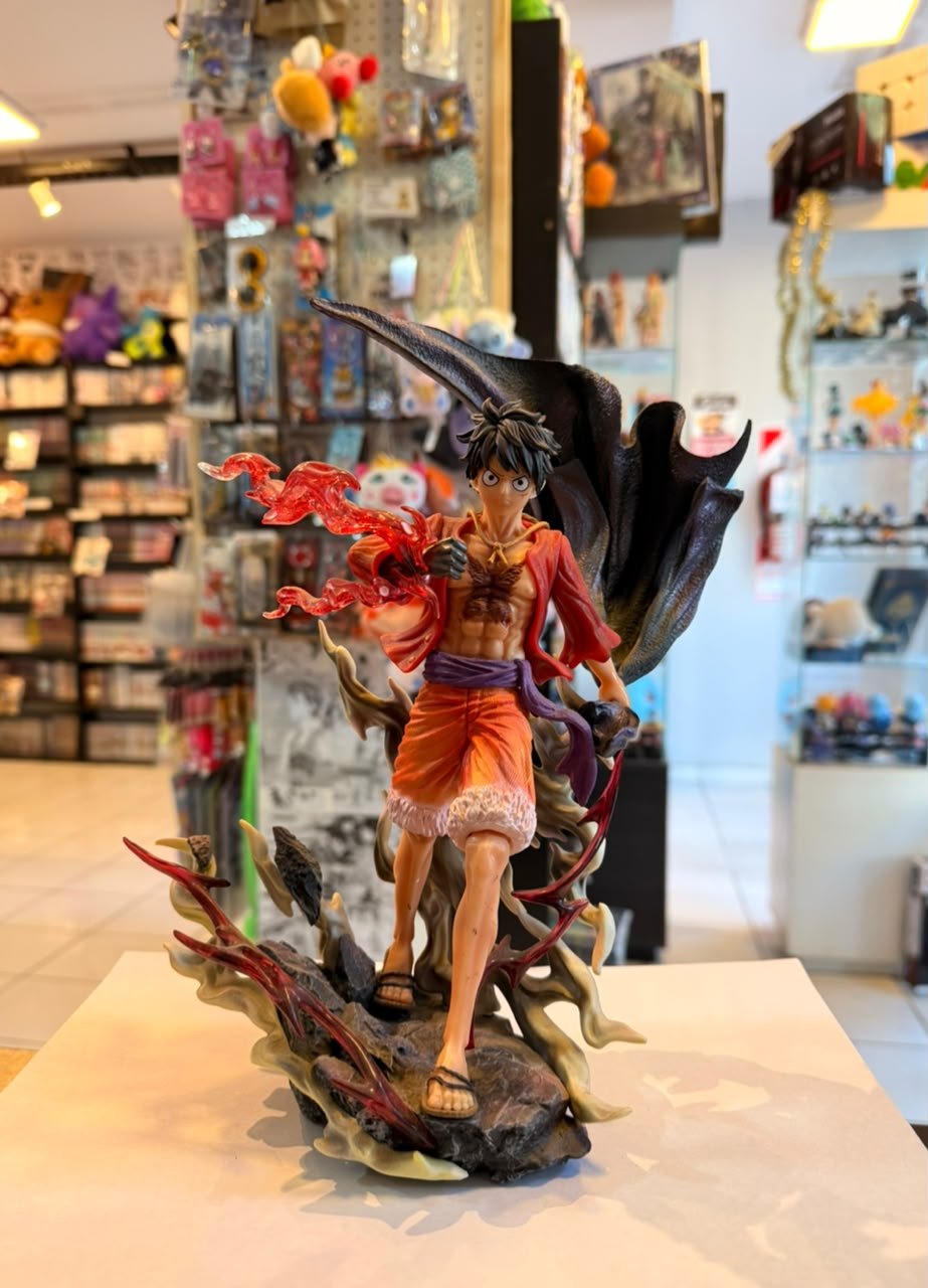 FIGURA DIORAMA DE MONKEY D. LUFFY CON SU ATUENDO DEL ARCO DE WANO