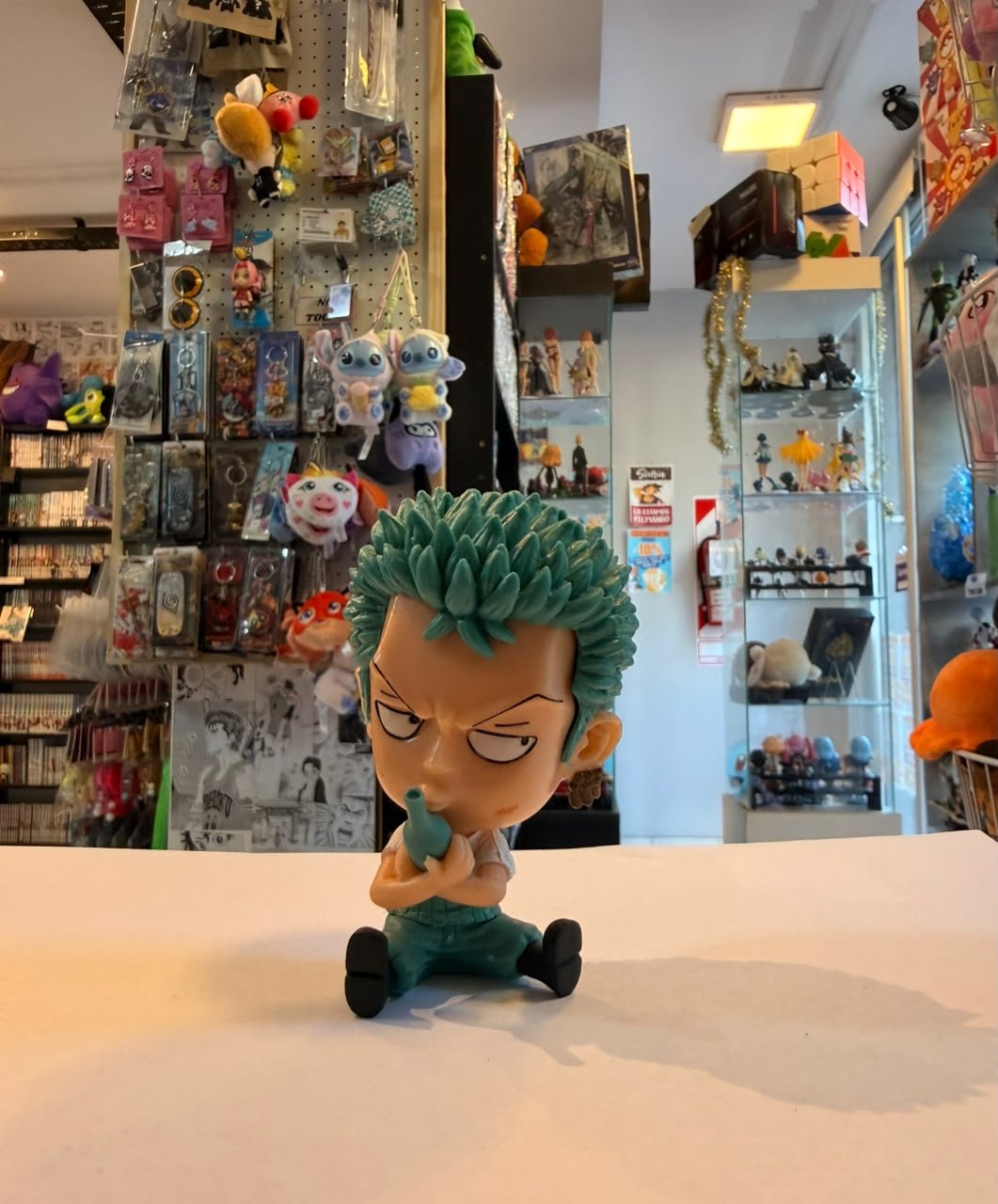 FIGURA CABEZON DE RORONOA ZORO SOSTENIENDO BOTELLA