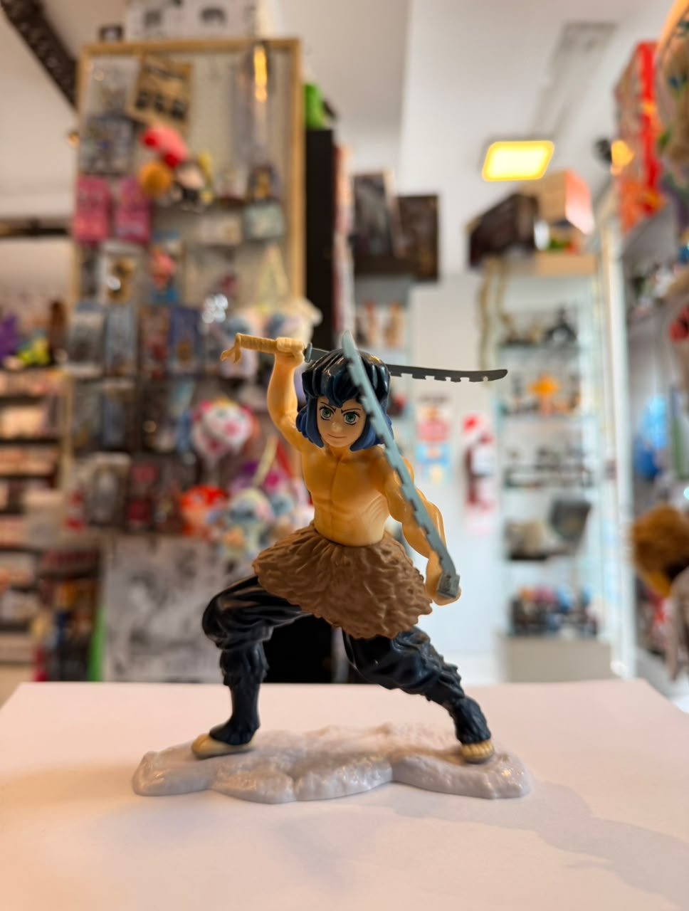 FIGURA DE INOSUKE SIN MASCARA EN POSE DE COMBATE