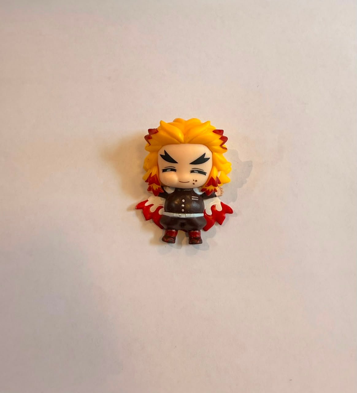 FIGURA GASHAPON DE RENGOKU ACOSTADO