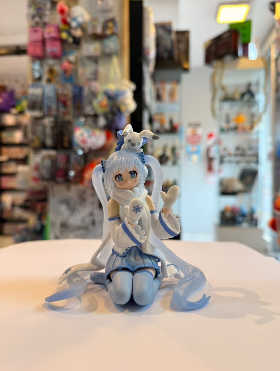 FIGURA DE MIKU VERSION DE INVIERNO ABRIGADA
