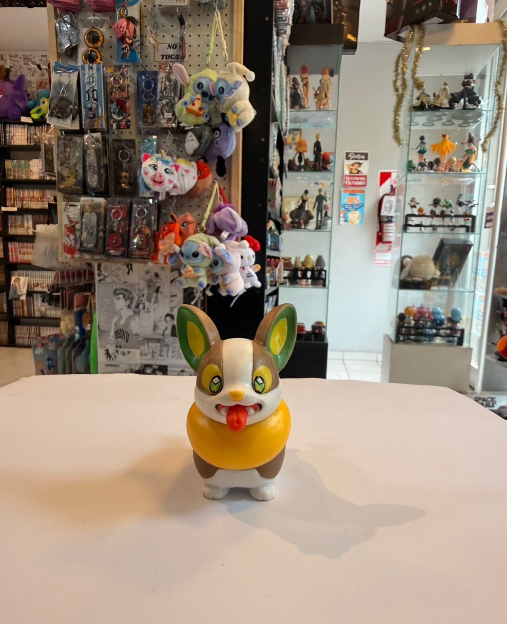 FIGURA CHIBI DE YAMPER SACANDO LA LENGUA