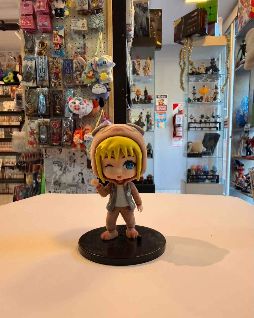 FIGURA CHIBI DE NARUTO USANDO SUDADERA DE SAPO