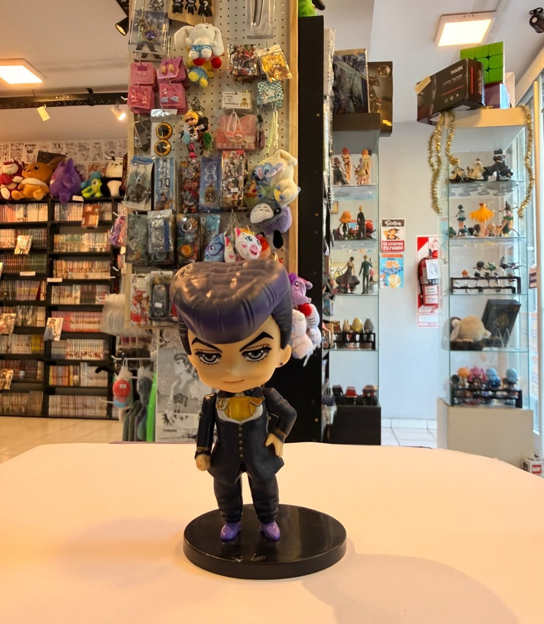FIGURA CHIBI DE JOSUKE HIGASHIKATA