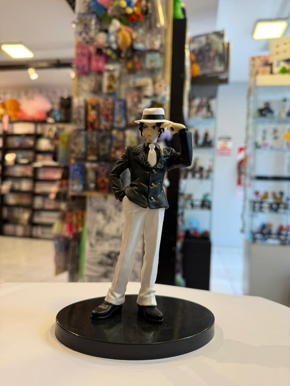 FIGURA DE MUZAN CON TRAJE Y SOMBRERO