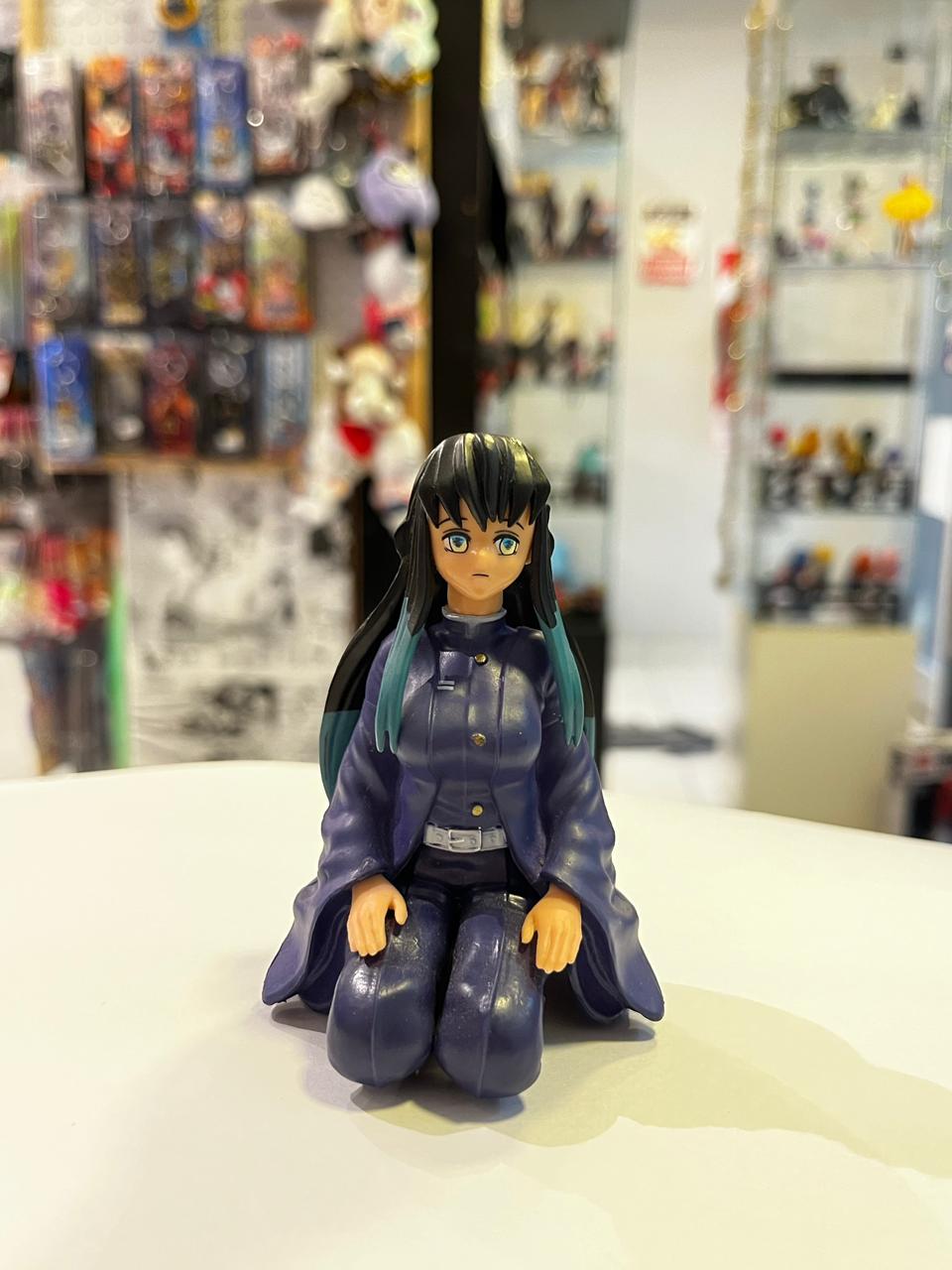 FIGURA DE TOKITO ARRODILLADA