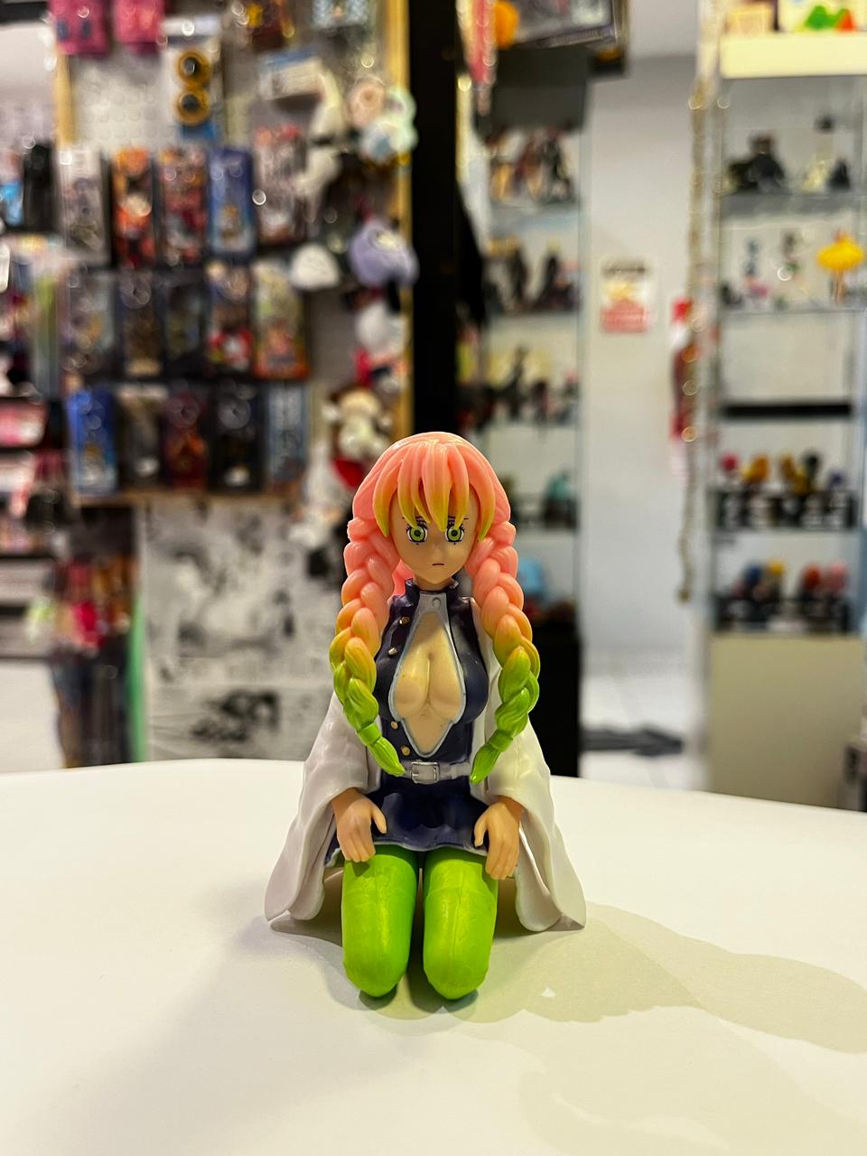 FIGURA DE MITSURI ARRODILLADA