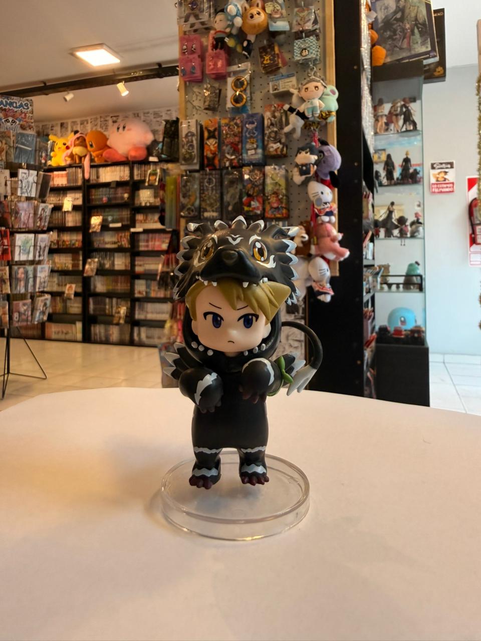 FIGURA DE MATT ISHIDA CON DISFRAZ DE GARURUMON NEGRO